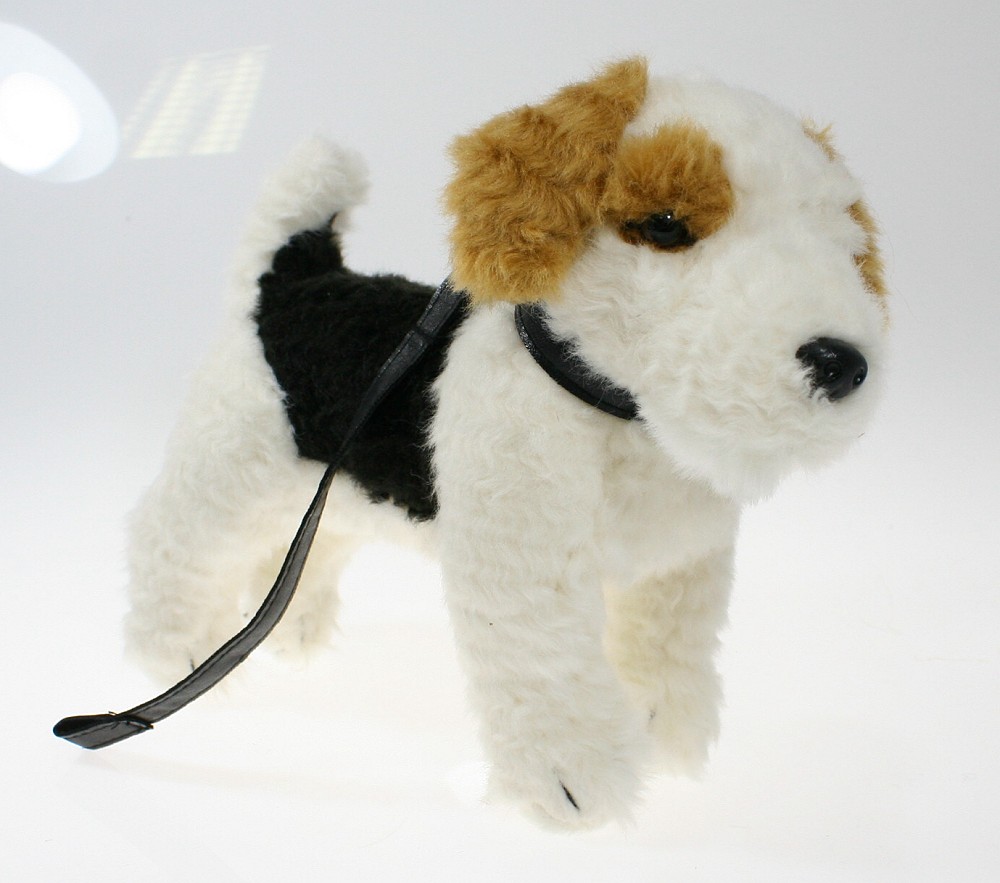 Pies Terrier na smyczy - 27cm