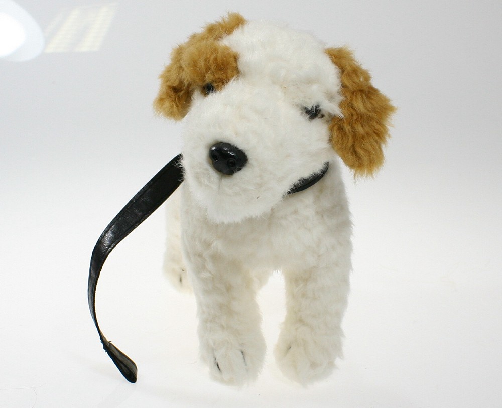 Pies Terrier na smyczy - 27cm