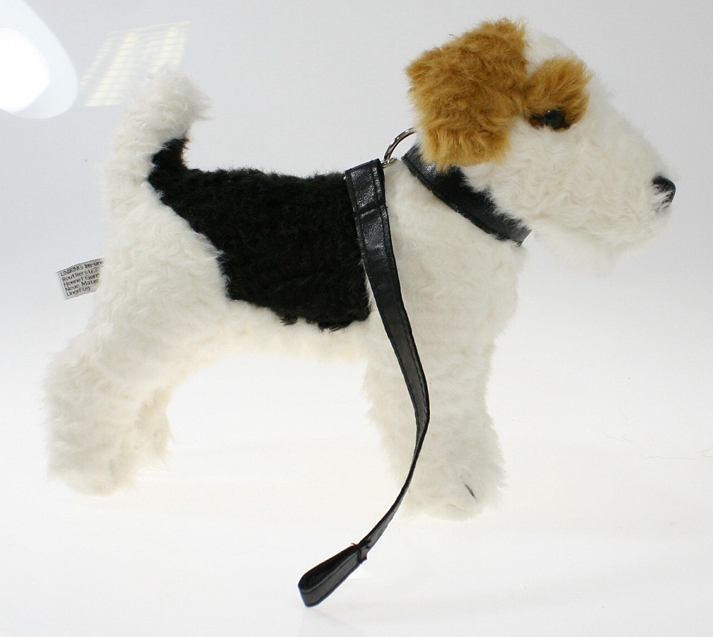 Pies Terrier na smyczy - 27cm