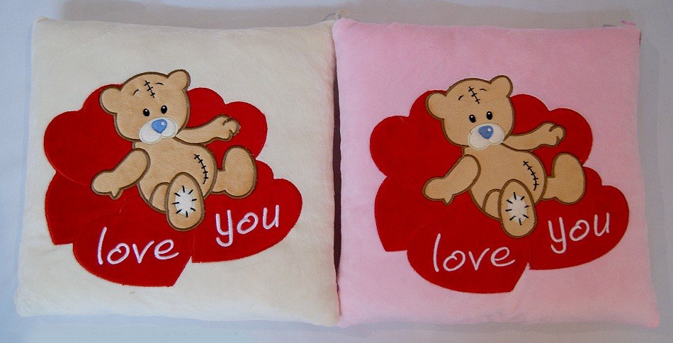 Poduszka Miś Love 2 kolory - 35cm